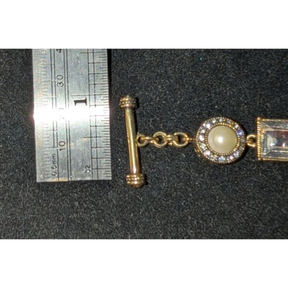 Heidi Daus Crystal/Faux Pearl Statement Bracelet 8.75" Toggle Closure - Picture 10 of 11